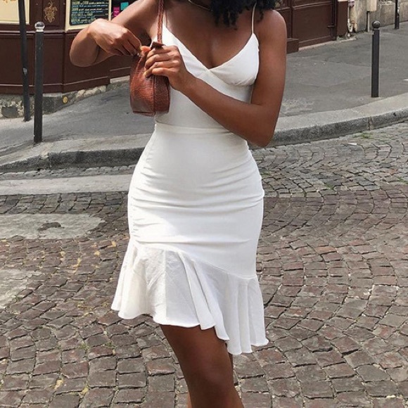 Ruffle V-neck dress - Picture 3 of 12